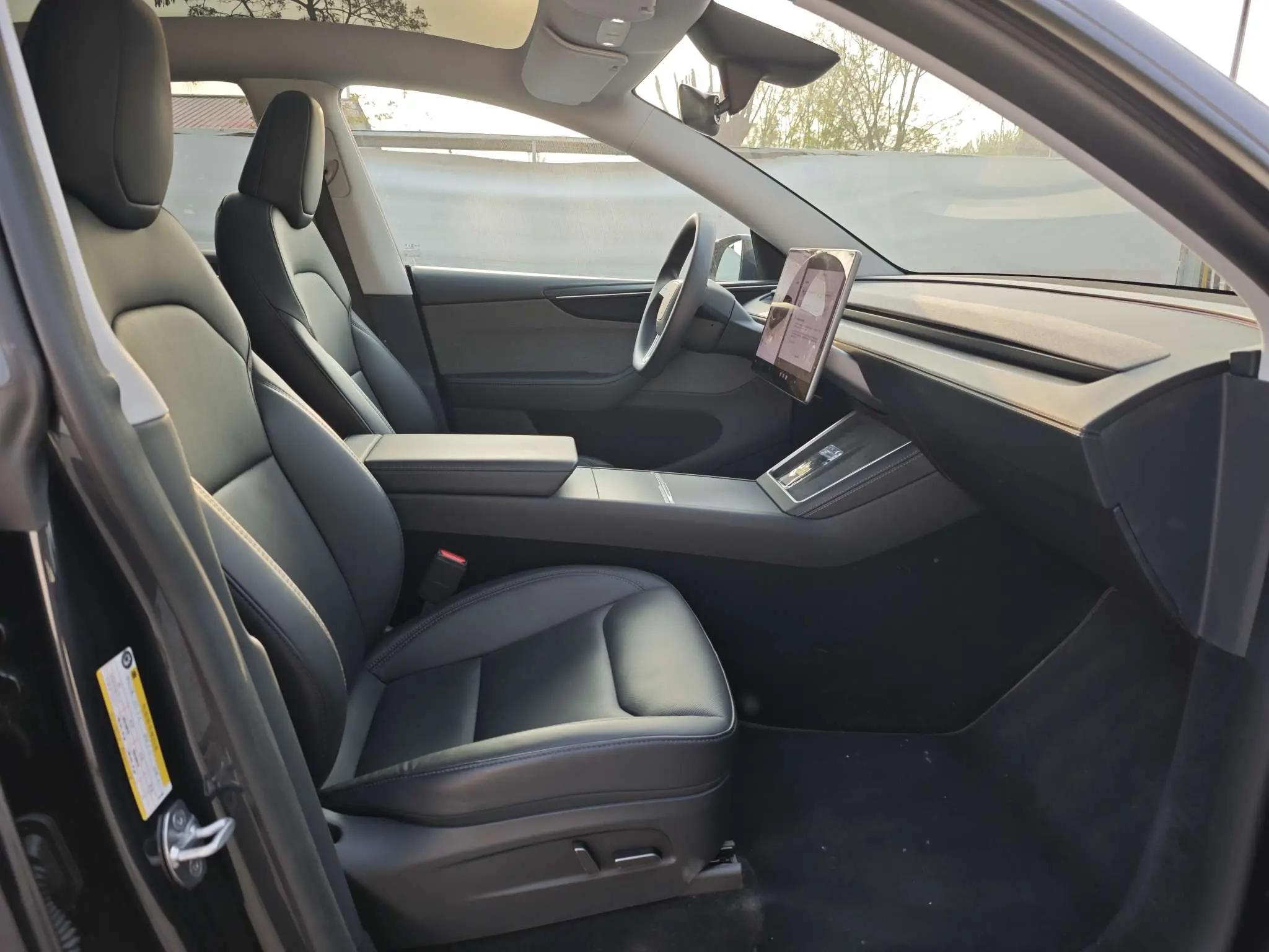 Tesla 2025 Model Y Rear-Wheel Drive Automatic 5