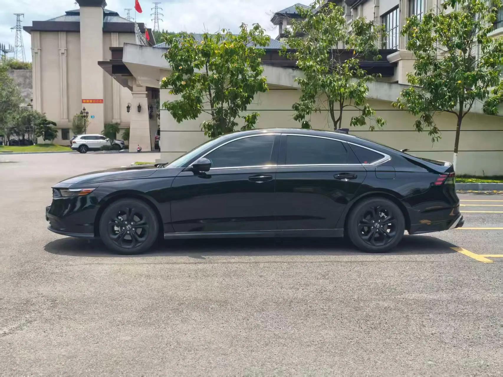 Honda 2025 11th Generation Accord 1.5T CVT 260TURBO Luxury Edition Automatic 4